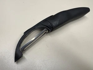 CUTCO 1501 VEGETABLE PEELER USA NICE RUBBER HANDLE - Picture 1 of 5