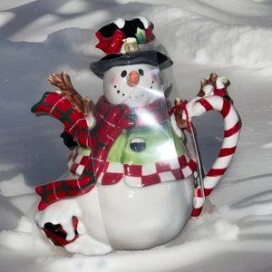 Christopher Radco x PFEFFERMINZ QUADRATISCH PORZELLAN FIGUR SCHNEEMANN TEEKANNE 9x8" Neu mit Etikett - Bild 1 von 14