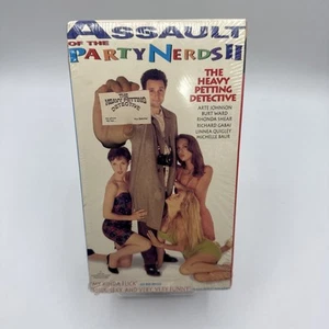Assault of the Party Nerds 2 (VHS) 2 Sex Comedy Linnea Quigley Michelle Bauer - Imagen 1 de 9