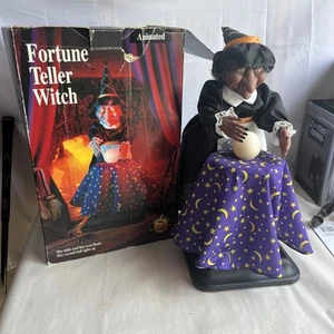 Giocattolo Gemmy Fortune Teller Witch 18": luci e suoni; scatola originale; testato FUNZIONA - Foto 1 di 10