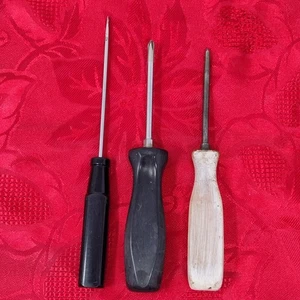 3X Snap-On SDDP31 Philips SSDE44 Flat Head Screwdrivers Black Plus An Orphan - Picture 1 of 6
