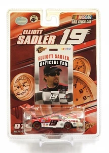 2007 Winners Circle #19 Elliott Sadler with Fan Badge Pass 1:64 Dodge Charger - Picture 1 of 3