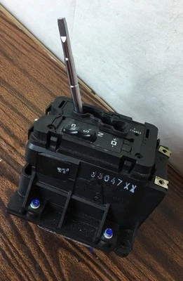 2000 20001 2002   MERCEDES E320 E430 W210 AUTOMATIC FLOOR SHIFTER   210267075 - Image 1 of 4