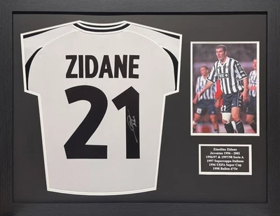 FRAMED ZINEDINE ZIDANE SIGNED JUVENTUS SHIRT SEE THE PROOF EXCLUSIVE TO ALLSTARS - Image 1 of 4