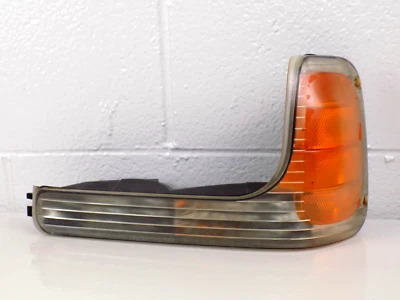 Luz de estacionamiento con señal de giro delantera izquierda para conductor 2000 Escalade GMC 15738665 Foto 1 de 4