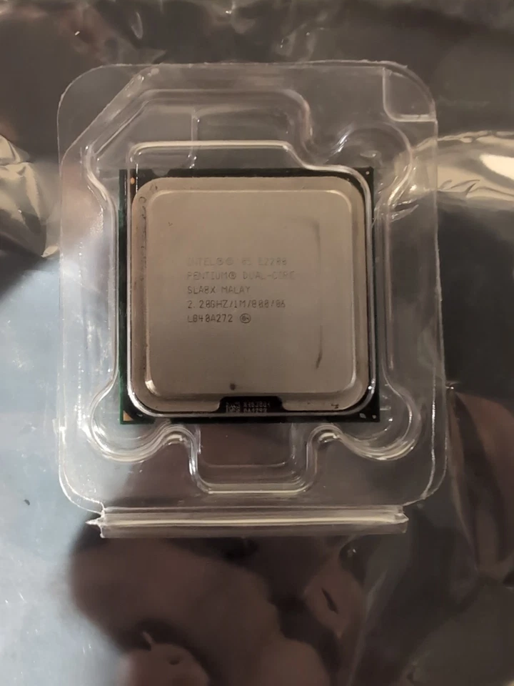 Intel E2200 Pentium Dual-Core 05 SLA8X 2.20GHZ/1M/800/06 - Image 1 of 1