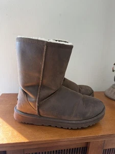 UGG klassische kurze braune Damenstiefel aus Leder & Lammfell 1005093 Größe 7 - Bild 1 von 7
