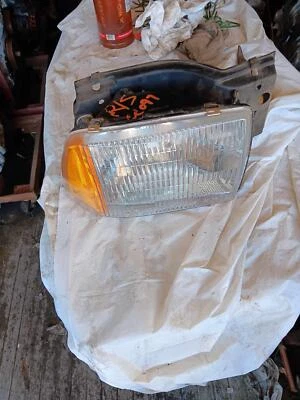 Conjunto de faros BLAZER S10/JIMMY S15 derecho 95 96 97 Foto 1 de 3