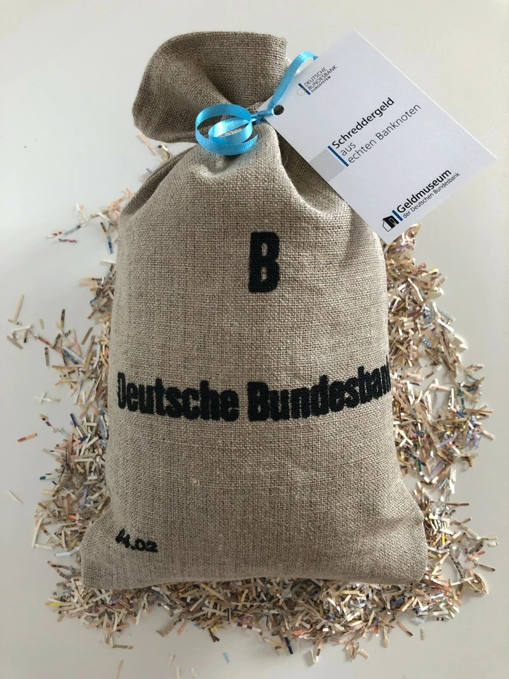 Euro-Schreddergeld im originalen Geldsack der Bundesbank - Bild 1 von 1