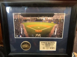 NUMBERED HIGHLAND MINT NEW YORK YANKEES FRAMED PICTURE & MEDALLION + COA - Picture 1 of 5