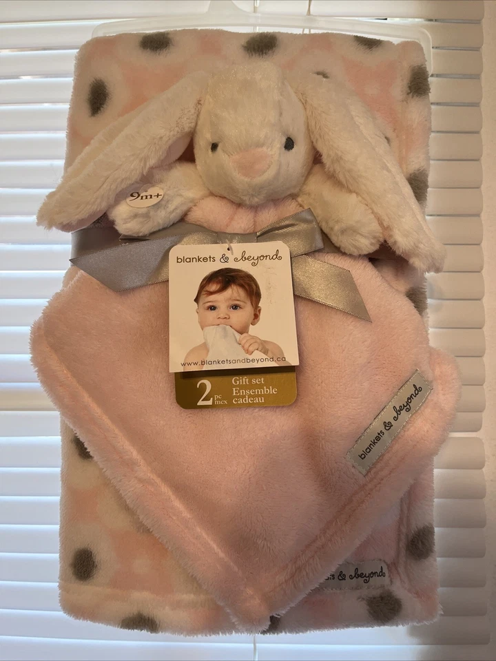 Juego de 2 mantas y más allá con conejito rosa y gris Poke A Dot Foto 1 de 4