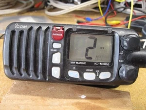 Icom IC-M402 VHF RADIO ( TESTED ) Black with Gimbal Bracket - Picture 1 of 6
