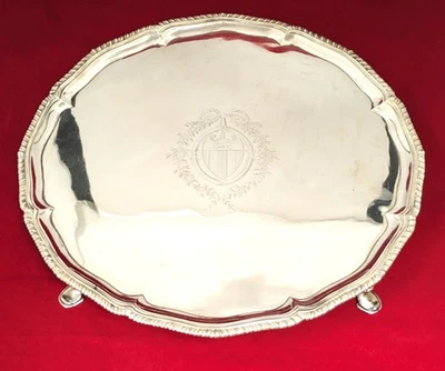 Bandeja europea vintage de plata de ley de 4 patas, 13-3/4"" de diámetro X 1-5/8"" de alto Foto 1 de 4