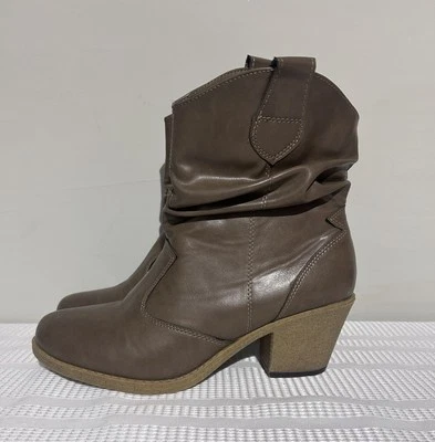Charles Albert Women Size 9Western Ankle Brown Mocha Vegan Leather Boot - Image 1 of 4