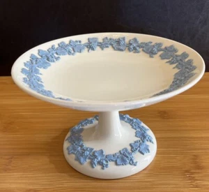Wedgewood Of Etruria & Barlaston Blue Embossed Compote White Pedestal  - Picture 1 of 9