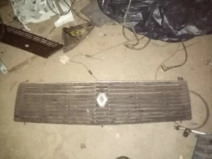 CALANDRE RENAULT R18  7700627930 - Picture 1 of 1