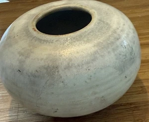 Vintage Studio Pottery Small White Glazed Vase 3.5”x2.75” Signed - Picture 1 of 5