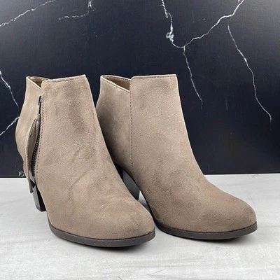 Botín SODA Mujer’s Edades Borla Cremallera Tacón Grueso Taupe talla 6 Foto 1 de 4