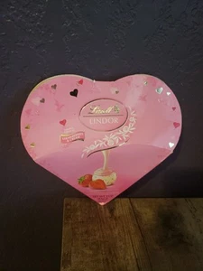Lindt Lindor Fragole e Crema Tartufi Cioccolato Bianco 3oz in Cuore Confezione - Foto 1 di 3