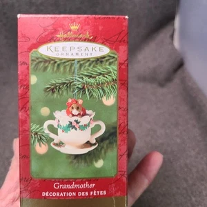 Taza de té Hallmark Keepsake Ornament 2001 abuela ratón IOB - Imagen 1 de 5