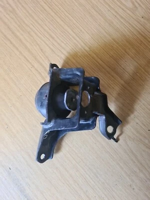 TOYOTA YARIS MK3 2016 1.3L PETROL OSF DRIVER SIDE ENGINE MOUNT BRACKET - Image 1 of 4