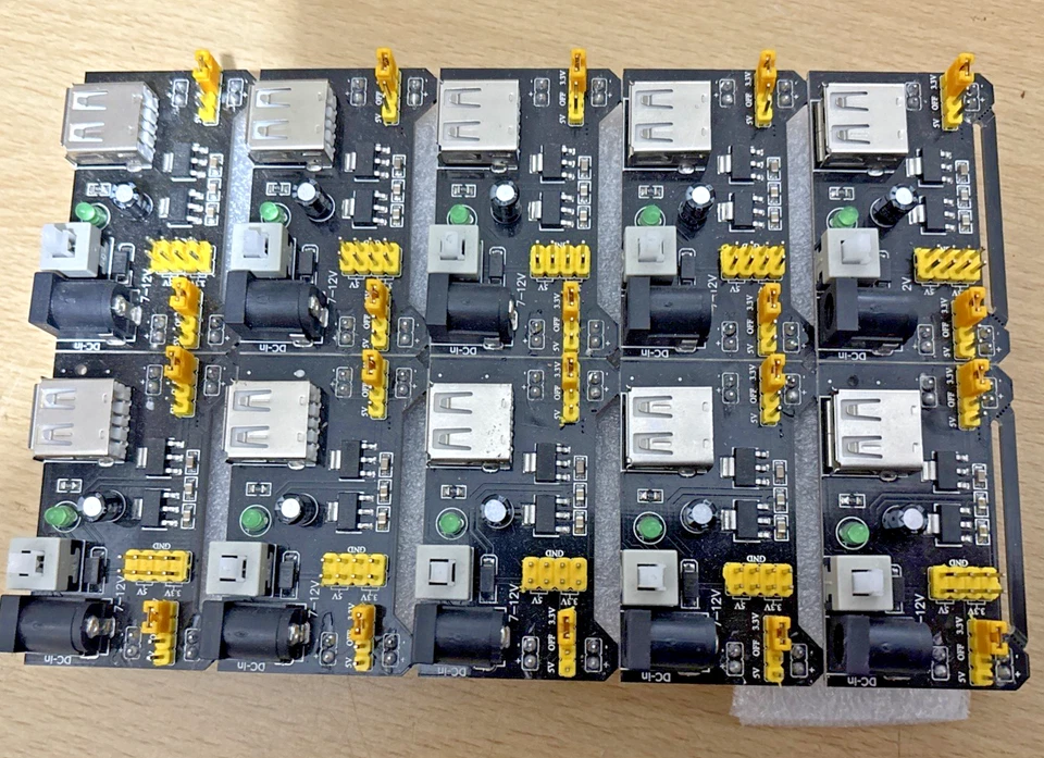 Modulo di alimentazione MB102 Breadboard 3.3V 5V - Immagine 1 di 1