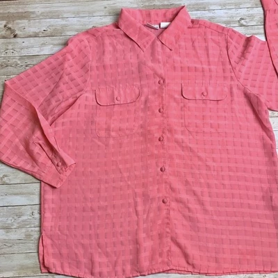 Liz Baker 衬衫女式 20W 粉色几何纽扣领长袖休闲 — 第 1/4 张图片