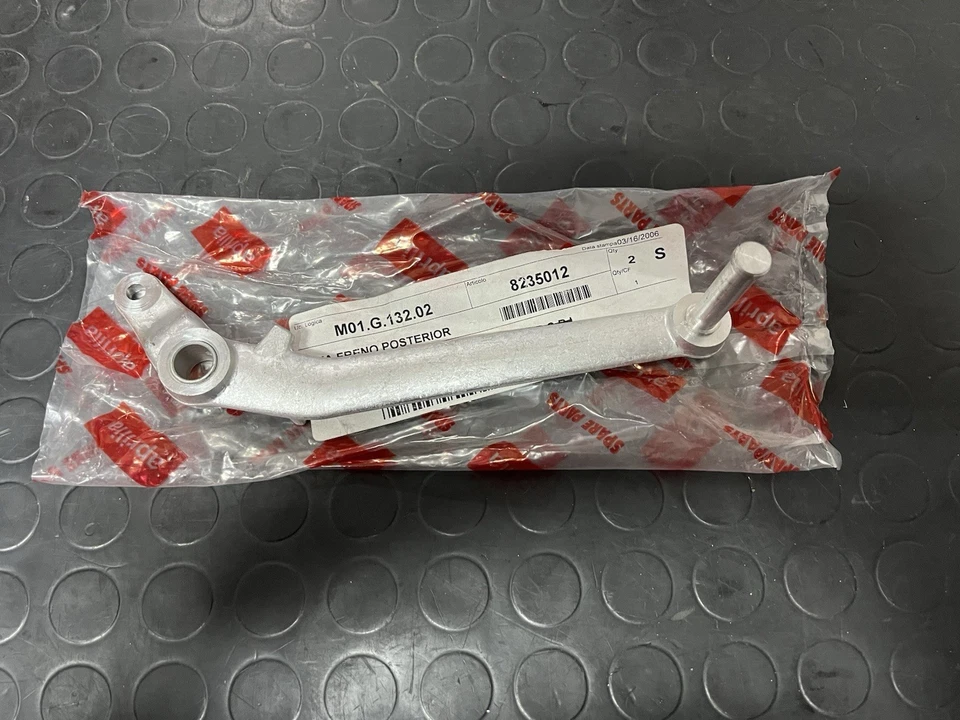 AP8235012 PEDALE LEVA FRENO POSTERIORE ORIGINALE APRILIA RS 50 99-05 - Immagine 1 di 2