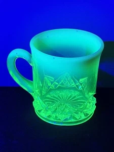Uranium Vaseline Cup Mug Northwood - Picture 1 of 7
