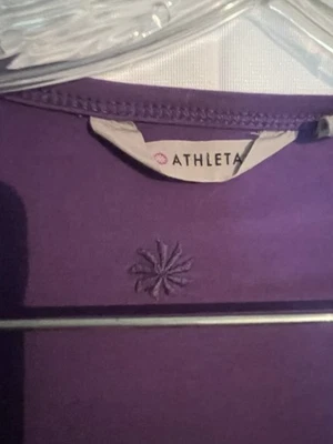 Camisa Athleta Feminina Manga Longa Top L Roxa Ruched Elástica Ajuste Elegante Buraco no Polegar - Imagem 1 de 4