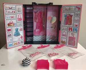 Barbie® Fashionistas Ultimate Schrank mit extra Zubehör (#1) - Bild 1 von 9