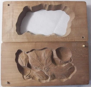 22ksg112 JAPANESE KASHIGATA WOOD CAKE MOLD LOTUS BUD LEAF HAND CARVED VINTAGE - Picture 1 of 12