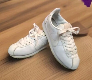 Nike Classic Cortez Womens Size 6 Triple White 807471-102 Shoes Sneakers - Picture 1 of 6