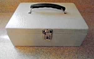 Vintage Beige Steel Metal Document Cash Lock Box w Handle Unlocked Missing Key - Picture 1 of 10
