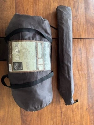Se vende tienda REI media cúpula para 2 personas 86x56 ligeramente usada Foto 1 de 3