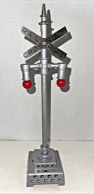 LIONEL PREWAR STANDARD GAUGE 79 RAILROAD CROSSING FLASHING SIGNAL - Image 1 of 4