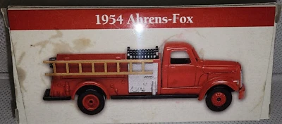1999 Reader's Digest Association - 1954 AHRENS-FOX пожарная машина 1:64 - Изображение 1 из 4