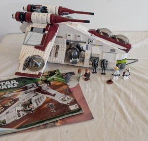 LEGO 75021 Star Wars: Republic Gunship - Picture 1 of 20