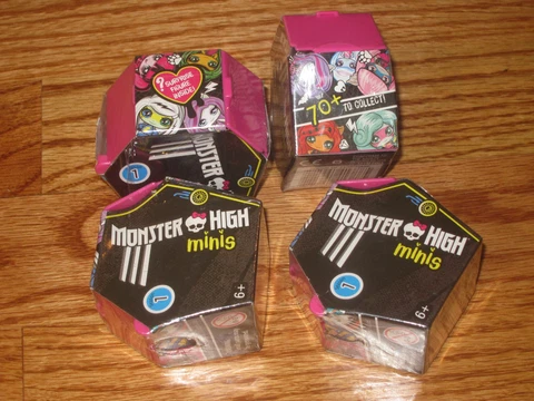 Lot of 4 Monster High Minis Season 1 Blind Bag box Sealed Brand New MH G1 Cover