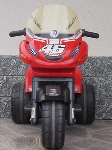 ducati desmosedici 2011 valentino rossi 6 volt peg perego ED1048 moto motorcycle - Imagen 1 de 5