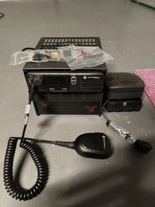 Motorola XPR4350 UHF 403-470MHZ DMR RADIO PODSTAWOWE Z AKCESORIAMI M27QPC9LA1AN - Zdjęcie 1 z 3