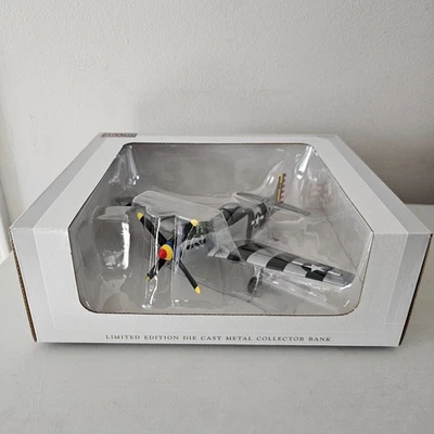 Avión de banco coleccionista de metal fundido a presión SpecCast 47022 North American P-51D Mustang Foto 1 de 4