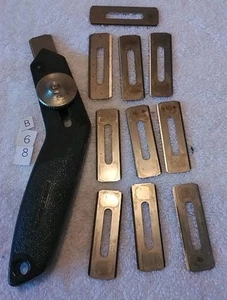 10-515 STANLEY CARPET KNIFE WITH 10 EXTRA BLADES USA 🇺🇸 - Picture 1 of 6