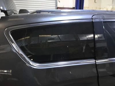 Compatível com 2017 - 2025 CHRYSLER PACIFICA RH passageiro quarto janela de vidro privacidade fabricante de equipamento original - Imagem 1 de 4