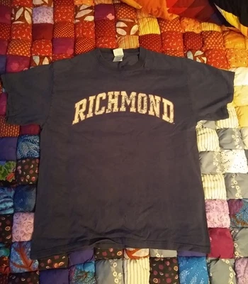 🌁 [MADE IN US] Vtg Richmond VA Collegiate Style T Shirt Distressed Men's M - Image 1 of 3