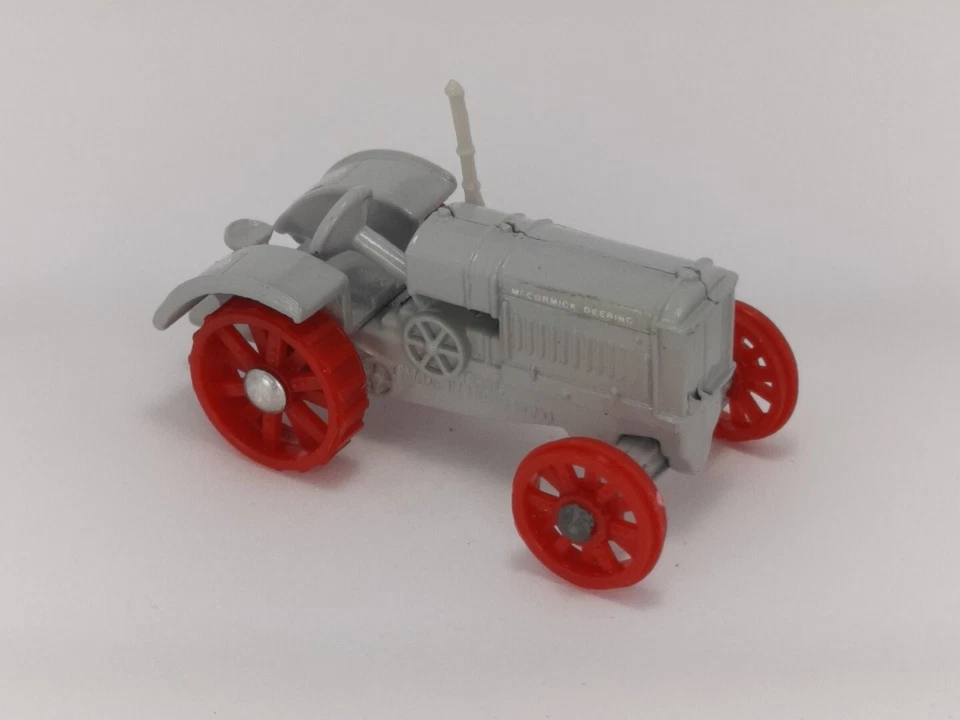 Tractor diecast International Harvester 1921 McCormick-Deering 10-20 1/64 como nuevo Foto 1 de 4