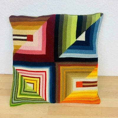 Coussin vintage multicolore années 70 brodé broderie kitsch - Photo 1/3