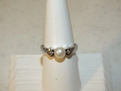 Ladies Sterling Silver Pearl and Diamond Ring Ring Size 8 3/4 - Image 1 of 4