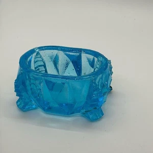 Antiguo plato de baratija de vidrio cortado azul vintage usado en excelente estado kitsch decoración del hogar almacenamiento elegante - Imagen 1 de 4