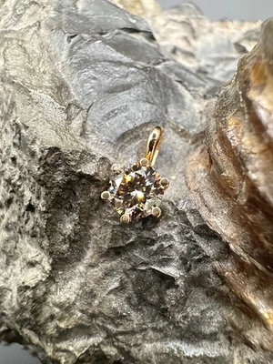 Moderner Solitär-Anhänger in 18 Karat (750) RoséGOLD mit großen Fancy Brillant - Bild 1 von 4